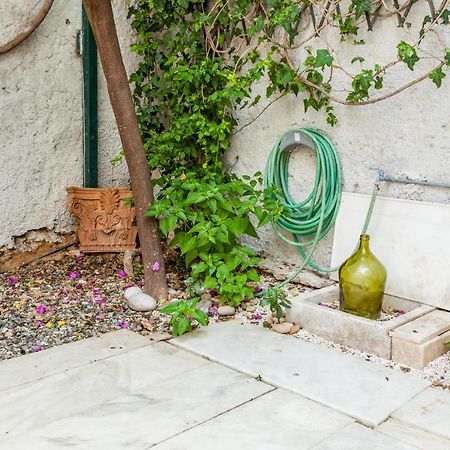 Villa Athenian Yard Near Acropolis Exterior foto